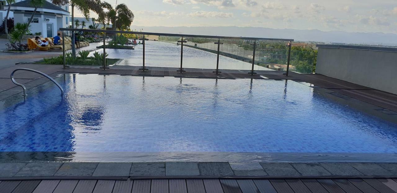 Mactan Newtown Condo With Garden And Ocean View 8Newtown Blvd 麦克坦 外观 照片