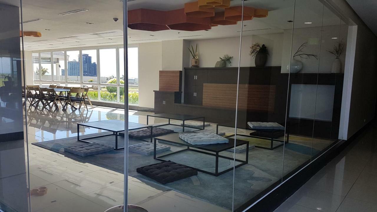 Mactan Newtown Condo With Garden And Ocean View 8Newtown Blvd 麦克坦 外观 照片