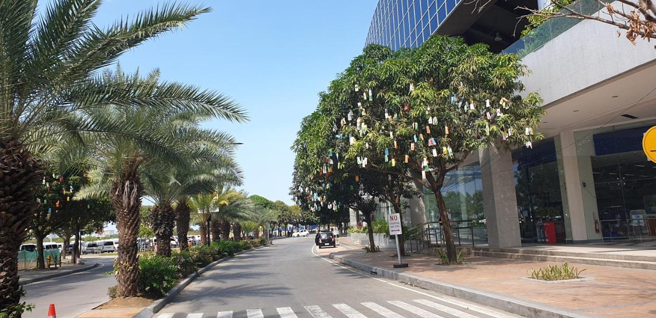 Mactan Newtown Condo With Garden And Ocean View 8Newtown Blvd 麦克坦 外观 照片