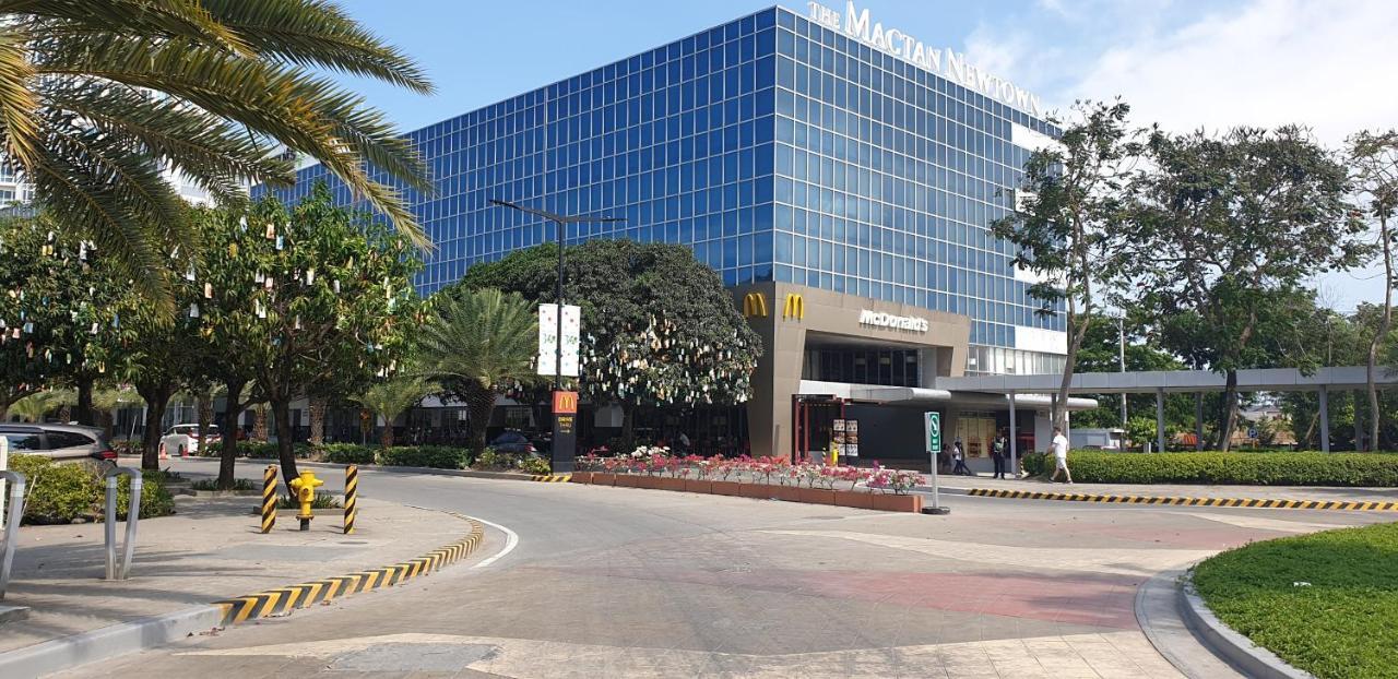 Mactan Newtown Condo With Garden And Ocean View 8Newtown Blvd 麦克坦 外观 照片
